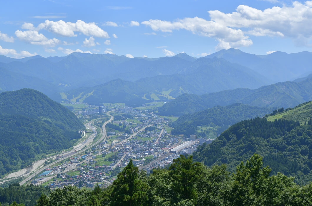 雄大な山々を望む絶景